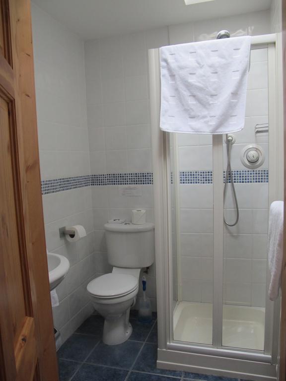Riversdale House Accommodation Laragh Phòng bức ảnh